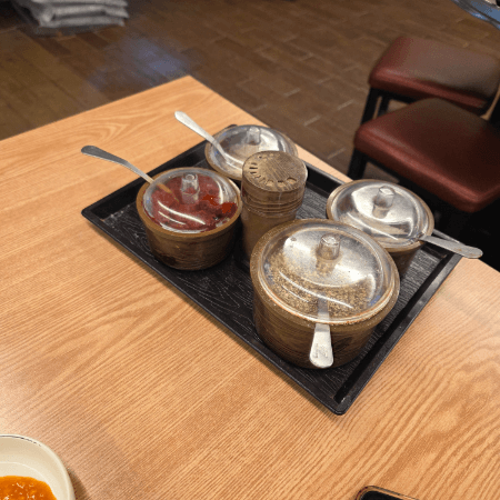 전가네 순대국 테이블 구성