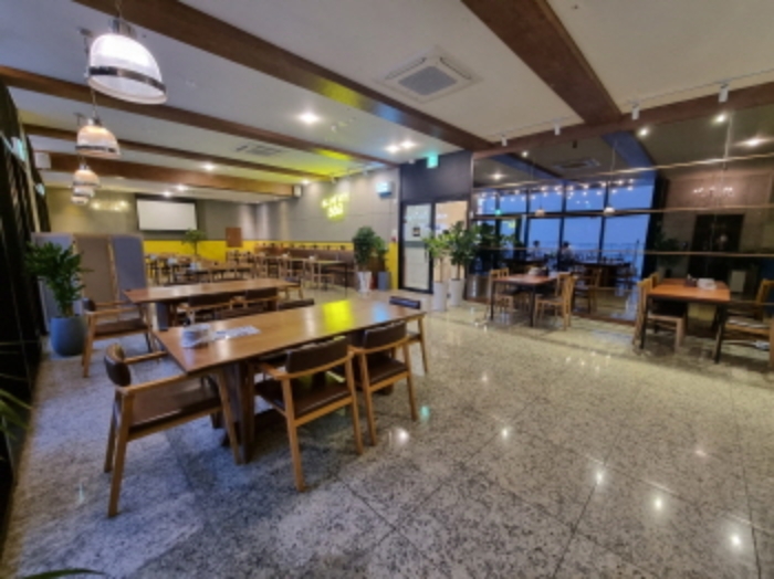 부산지방법원2022타경3225 `bb.q OLIVE CHICKEN` (바비큐 부산아델라호텔점)의 내부 전경 (2)