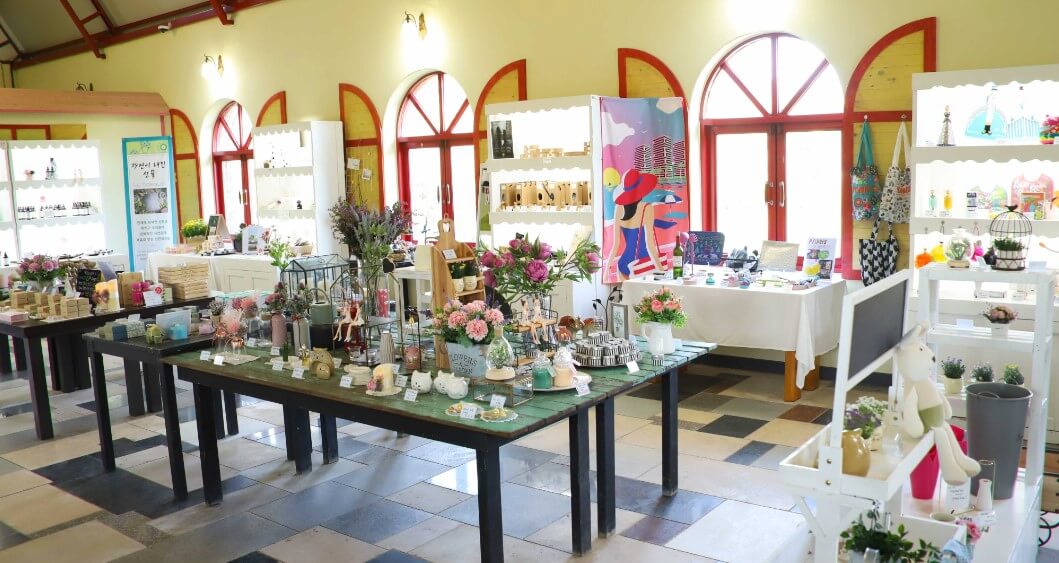 벽초지 수목원 가을꽃 국화축제에는 동양과 서양의 모습을 모두 볼 수 있는 수목원입니다