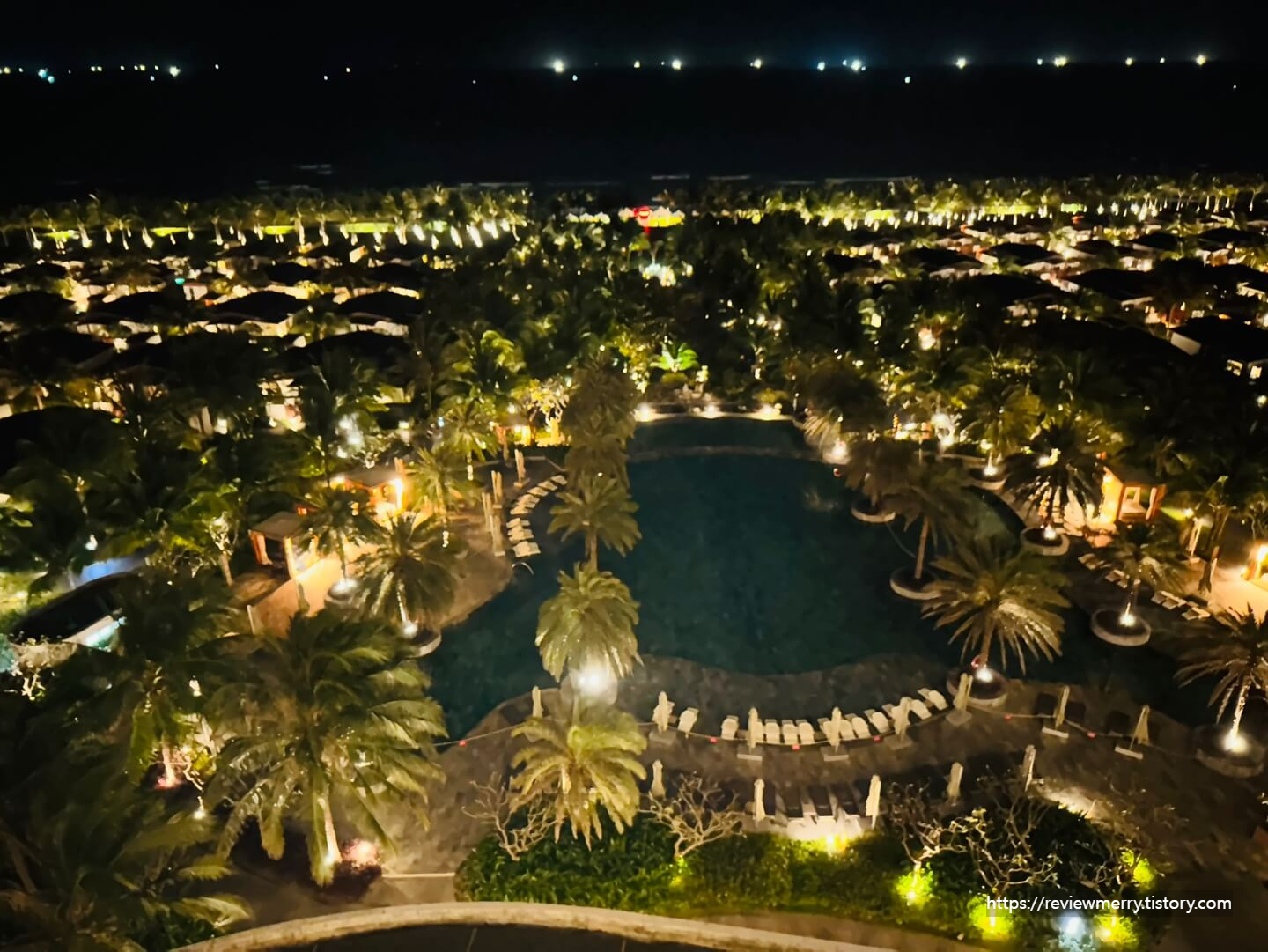 밤에 본 테라스 뷰