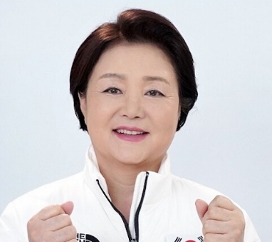 김정숙 여사 프로필 나이 고향 학력 종교 재산