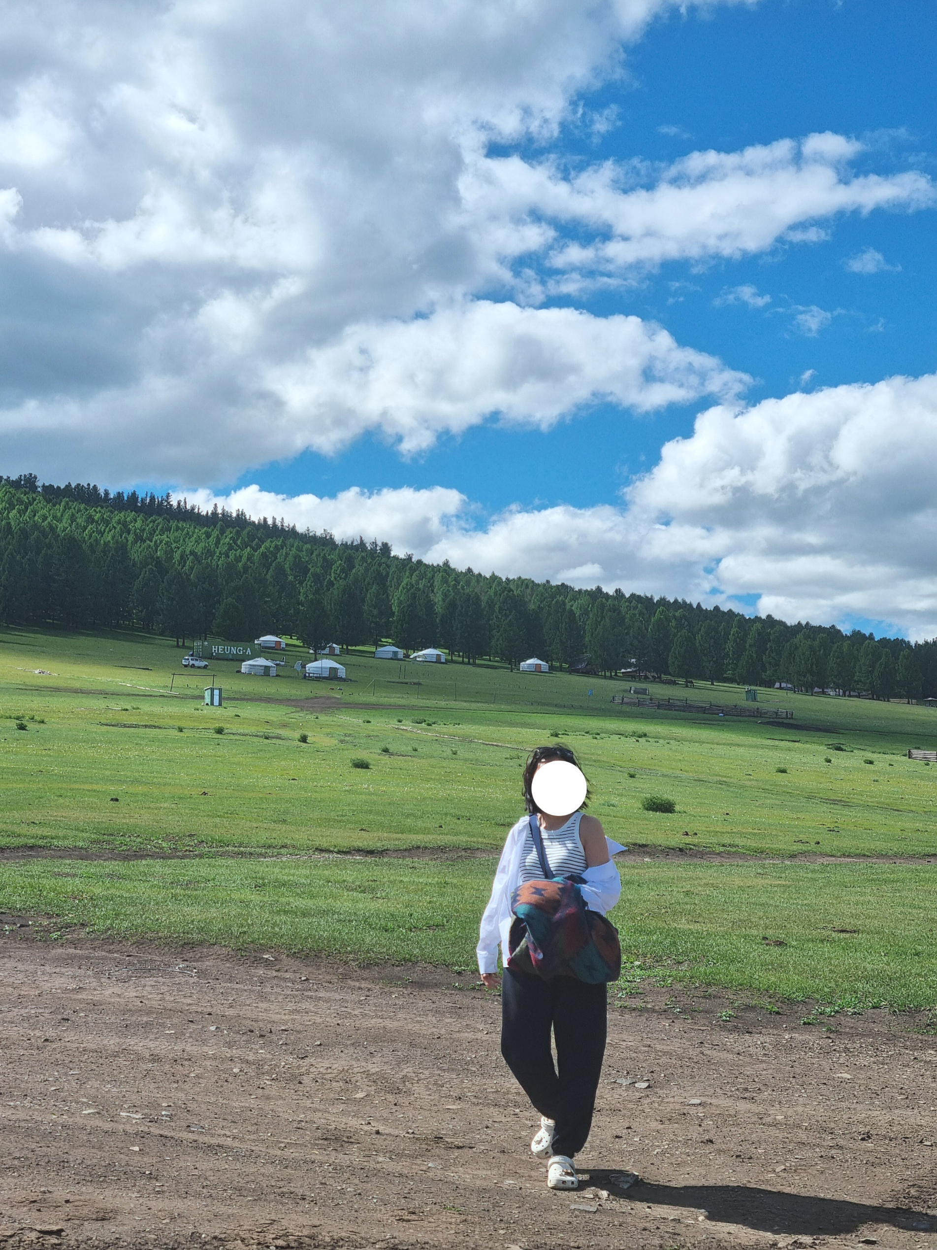 6월 몽골 옷차림_민소매