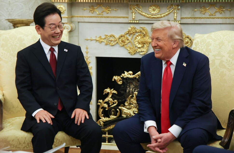 백악관에서 만나고 있는 이재명 대통령과 트럼프 대통령