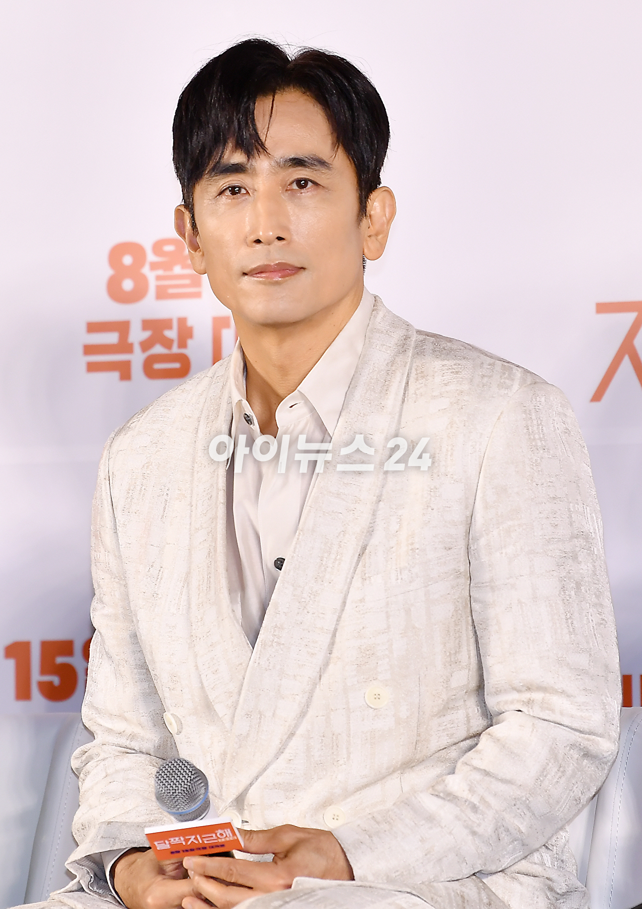 배우 차인표가 14일 오전 서울 광진구 롯데시네마 건대입구점에서 열린 영화 '달짝지근해: 7510' 제작보고회에서 질문에 답변하고 있다. [사진=곽영래 기자]