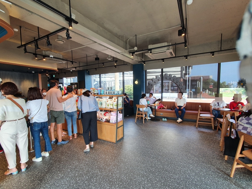 스타벅스 중문 1층