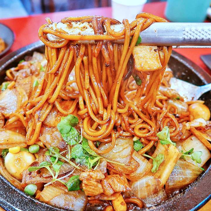 생방송오늘저녁 돌짜장 복권 로또 1등 당첨 황금손 주인장의 뜨거운 돌짬뽕 매운 갈비찜 부산 맛집 추천