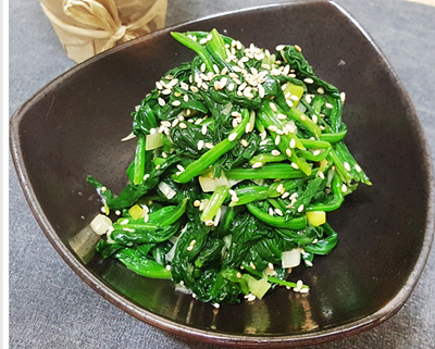 시금치 나물 사진