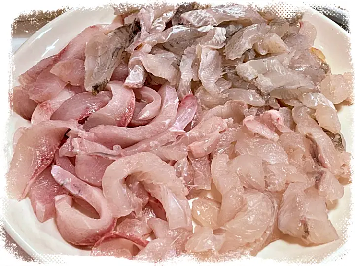 통영 사랑도 낚시꾼의 성지 물회 우럭매운탕 가리비 전복 문어 멍게 간장게장 해산물 백반 맛집 추천