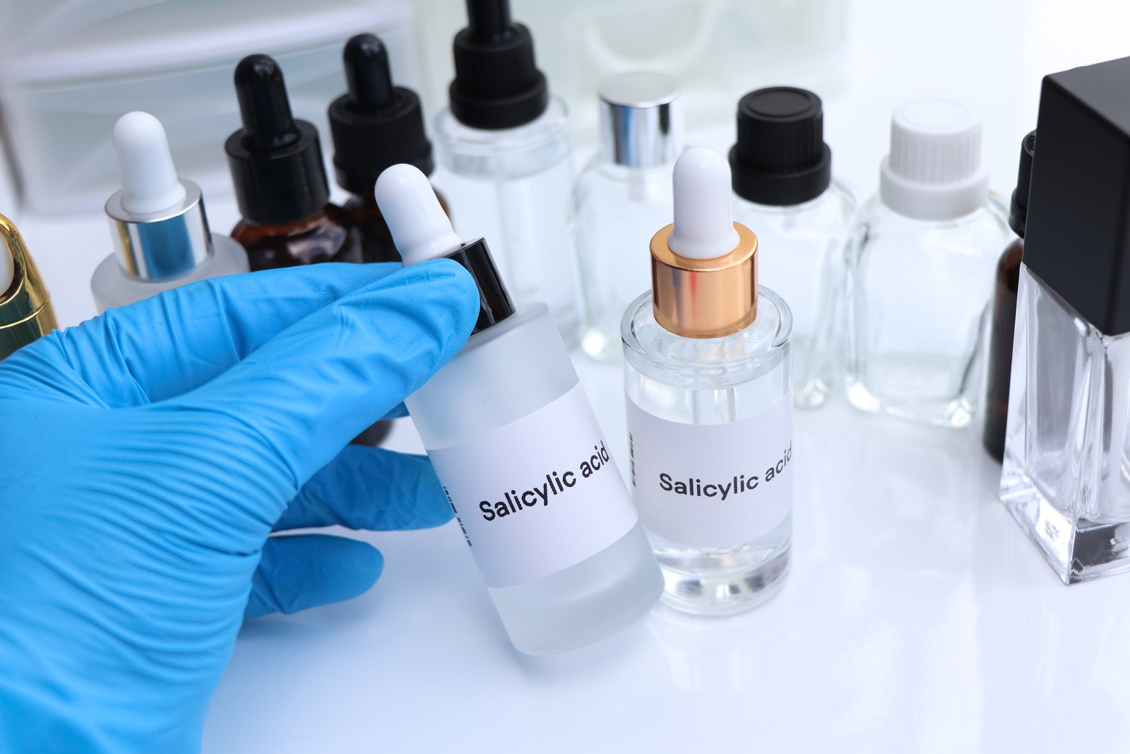살리실산 (Salicylic Acid): 여드름 치료와 피부 관리의 핵심 성분