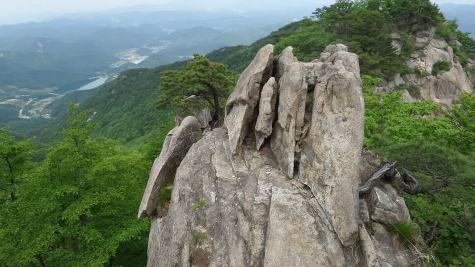100대 명산 등산하기 마흔다섯번째 완주 대둔산 마천대를 중심으로 뻗어내린 웅장한 산세와 기암괴석이 병풍처럼 펼쳐져 절경이 있는