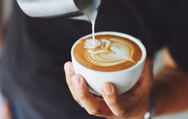 커피와 우유 성분과 건강상 이점 및 권장량 그리고 함께 마실 때 효과 관련 사진