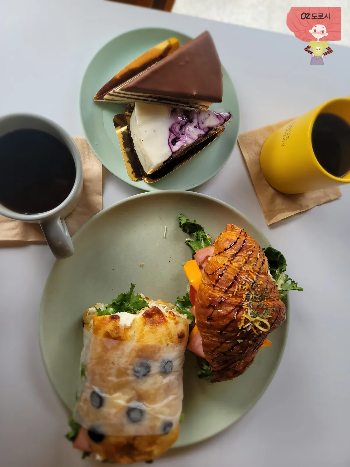 양평-한옥카페-하우스베이커리-우리-브런치-커피2잔-케익2조각-햄치즈크로아상-치아바타-샌드위치