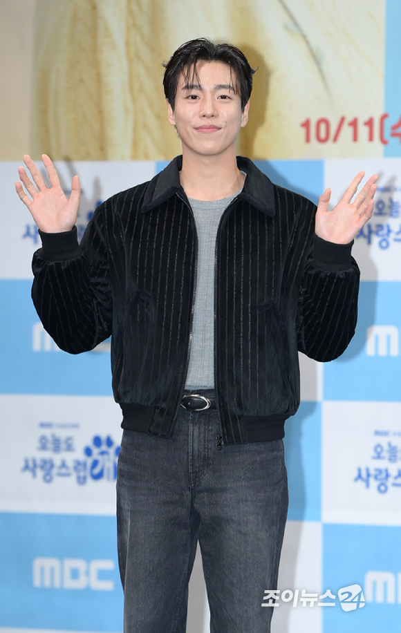 배우 이현우가 11일 오후 서울 마포구 상암동 MBC 사옥에서 열린 MBC 새 수요드라마 '오늘도 사랑스럽개' 제작발표회에 참석하고 있다. [사진=정소희 기자]