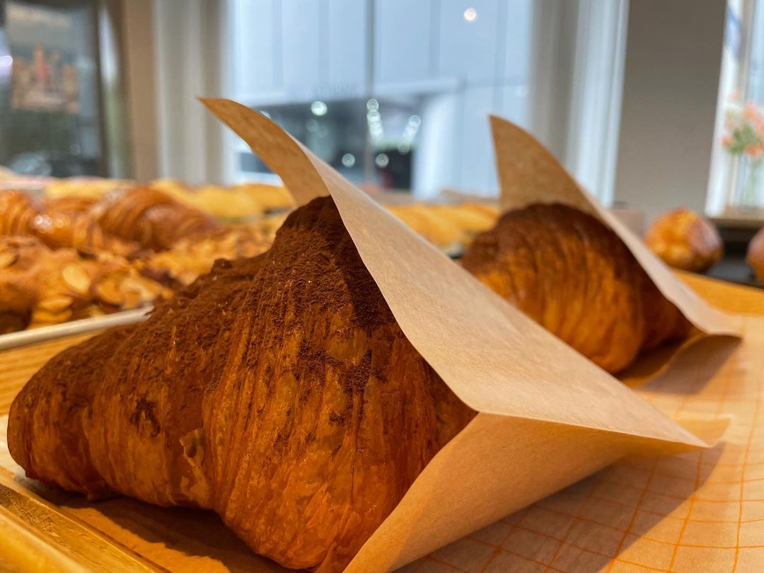 완판 행진! 중독성 강한 바삭함 팔뚝 바게트 방이동 올림픽공원 빵집 베이커리 맛집 추천 생방송투데이 리얼맛집 오늘방송 빵 플레이스