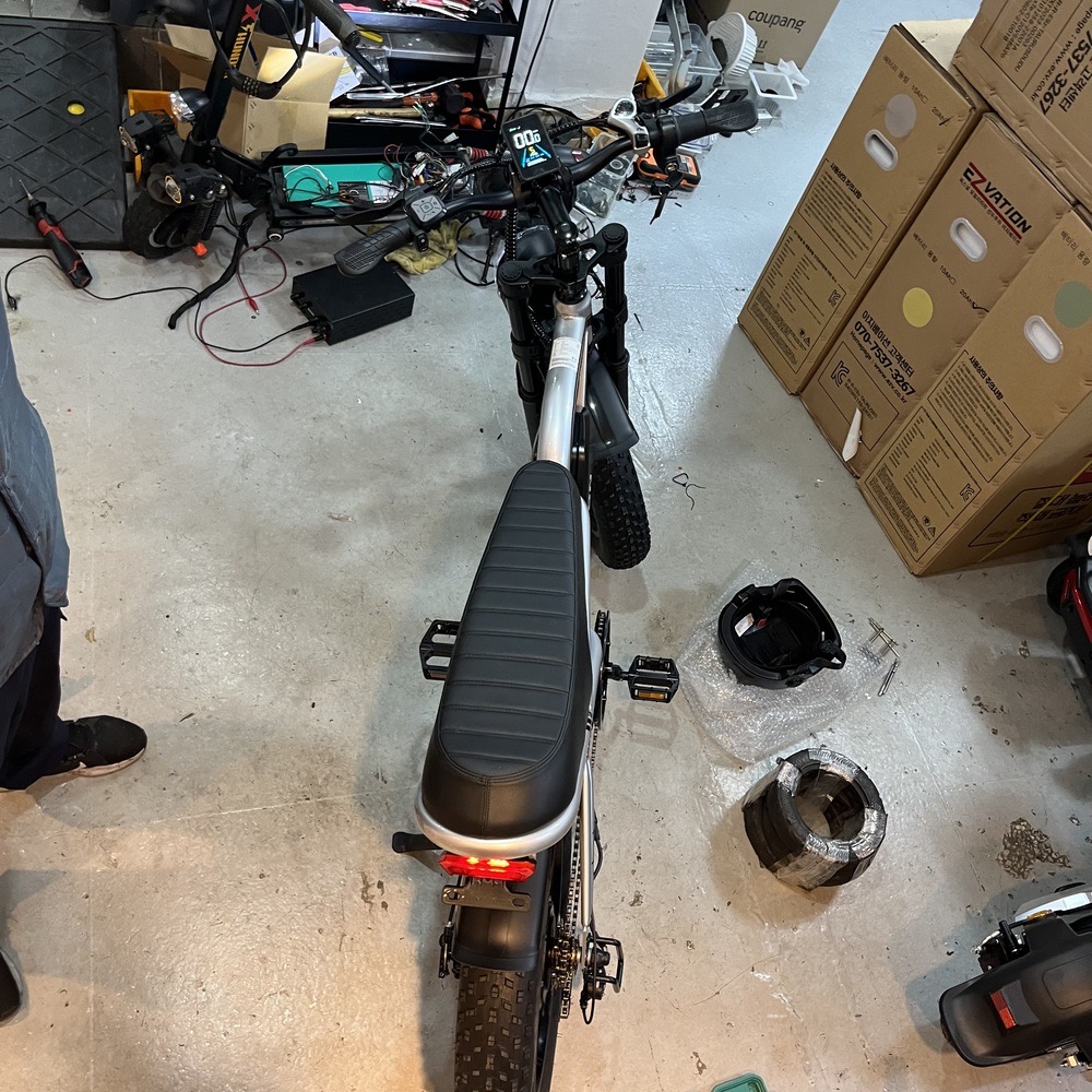 수원 자토바이 매장 - 이지베이션 타우러스 BS슬릭 새틴 실버