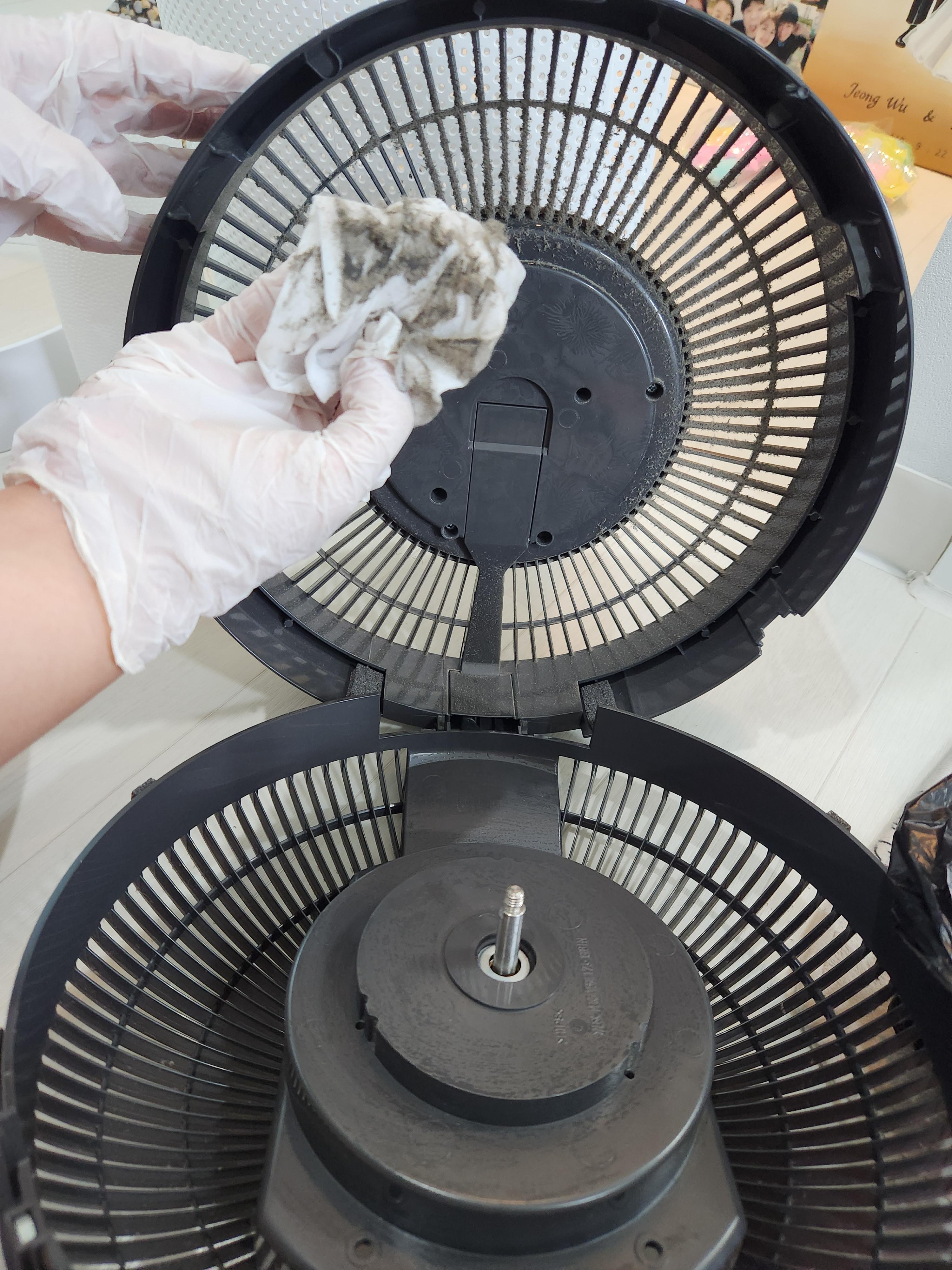 공기청정기 분해, 청소