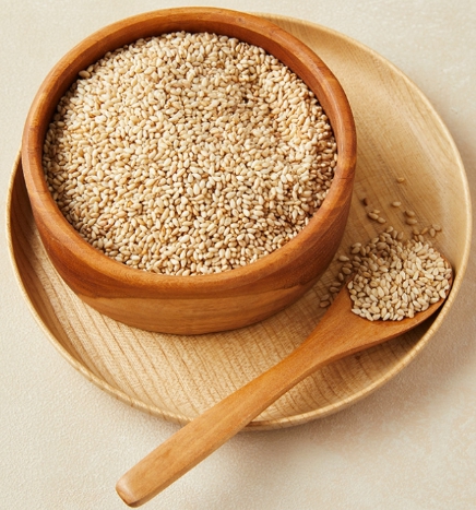 한국의 떡 종류 도토리떡-참깨