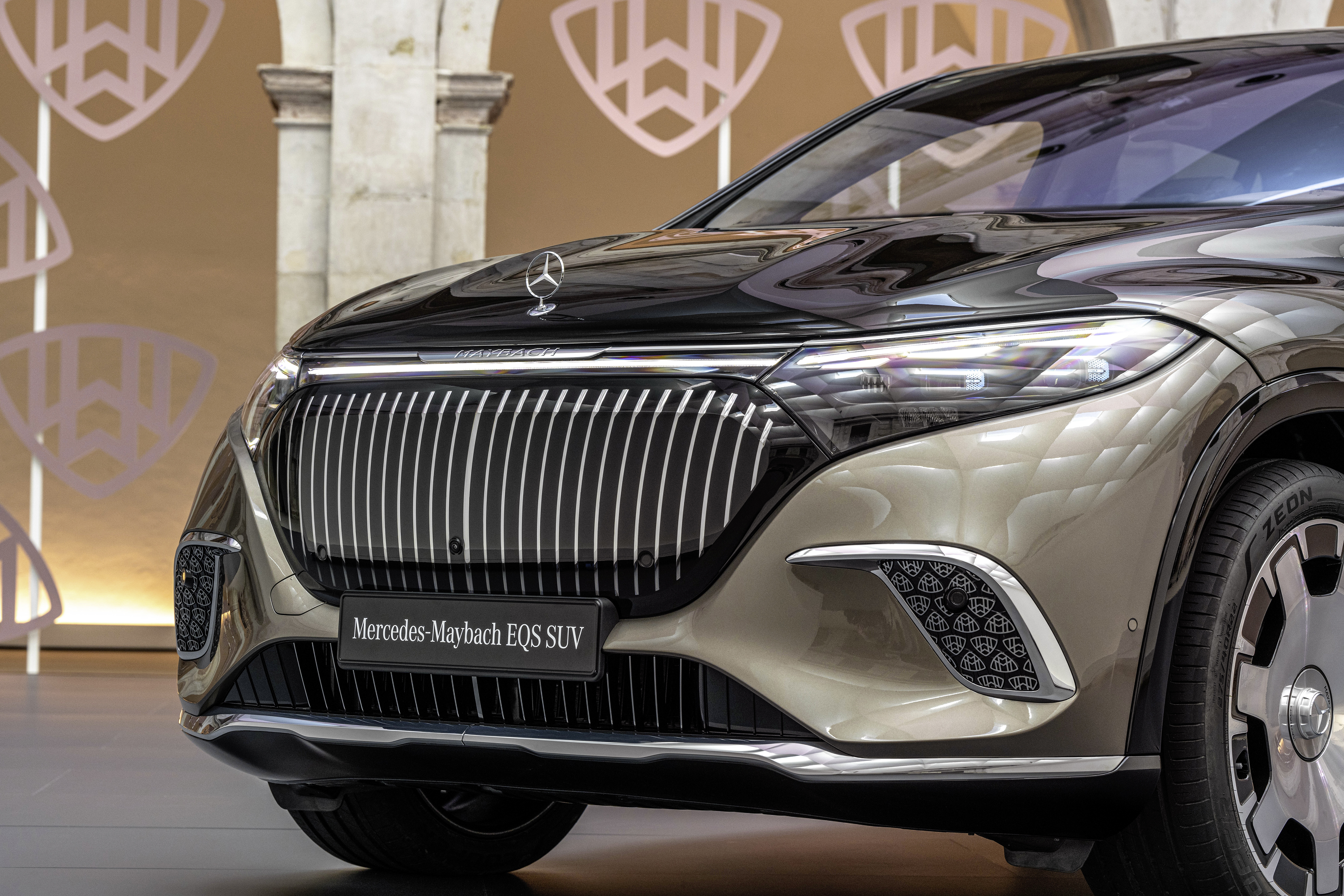 2024 메르세데스 마이바흐 EQS 680 SUV 사진