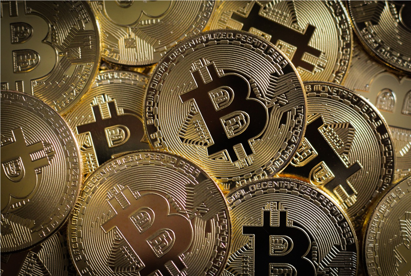 미국과 한국의 직장인 암호화폐에 대한 세금을 알아보는 이미지