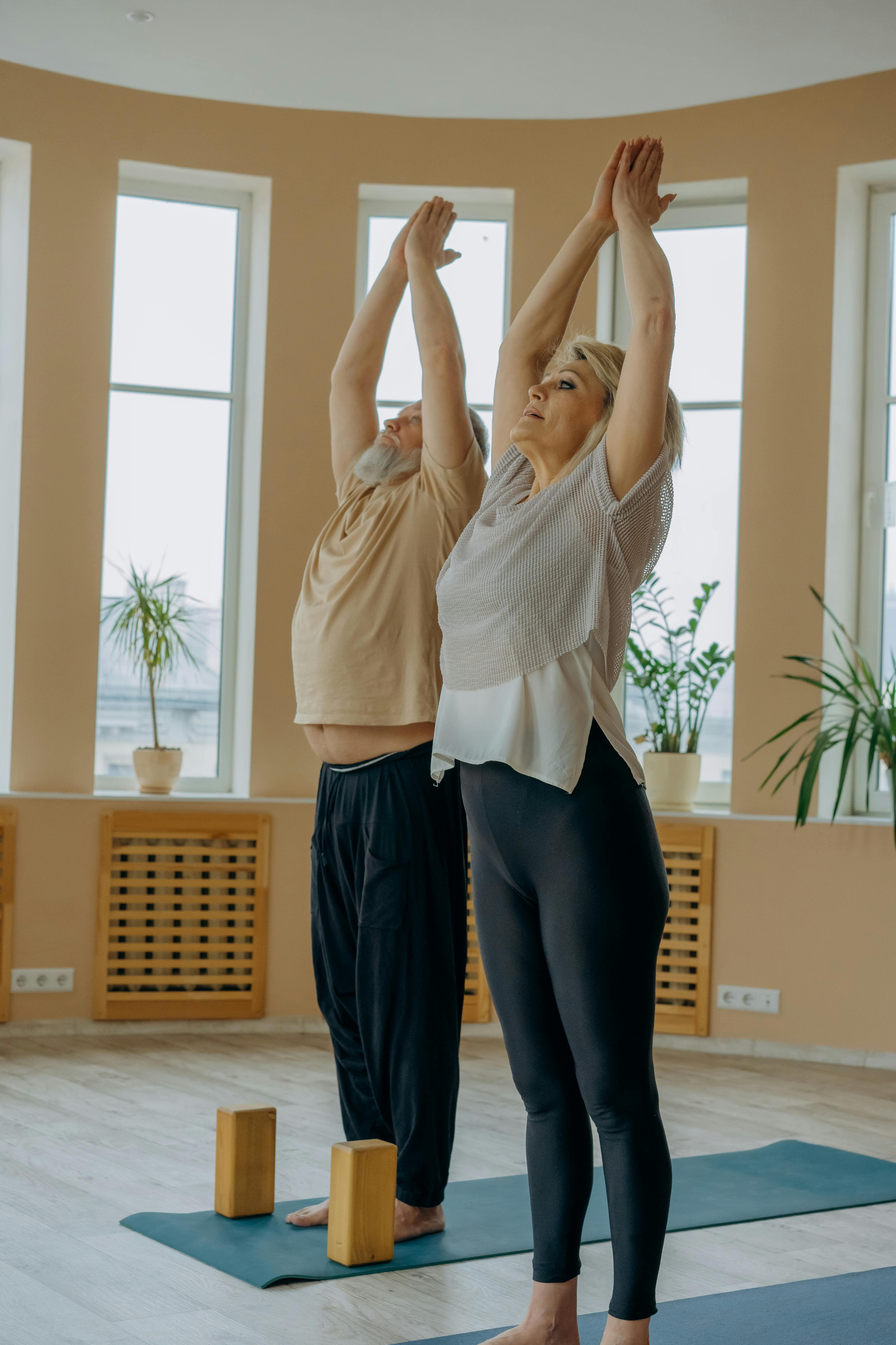 "60대 무릎 통증 관리법|퇴행성 관절염 예방을 위한 생활 습관 5가지"