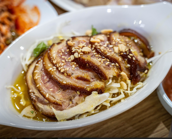 생생정보 족발 보쌈 매운족발 감자탕 무한리필 1인 14000원 인천 중구 신포역 우현족발 냉채족발