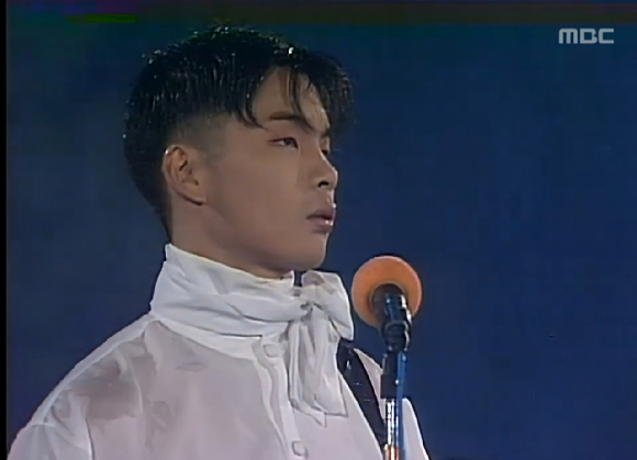 1994년 대학가요제에서 전람회로 공연중인 고 서동욱 [사진=MBC 유튜브]