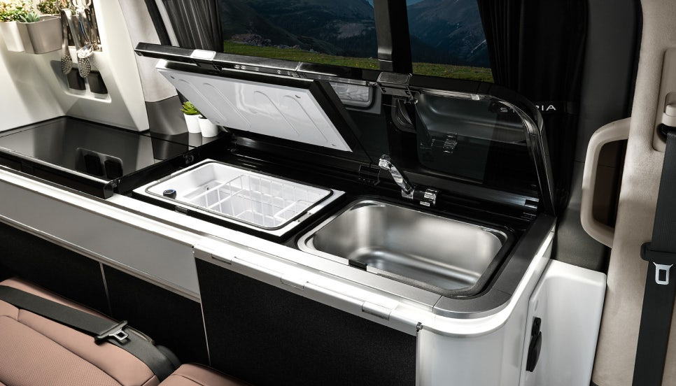 스타리아 라운지 하이브리드