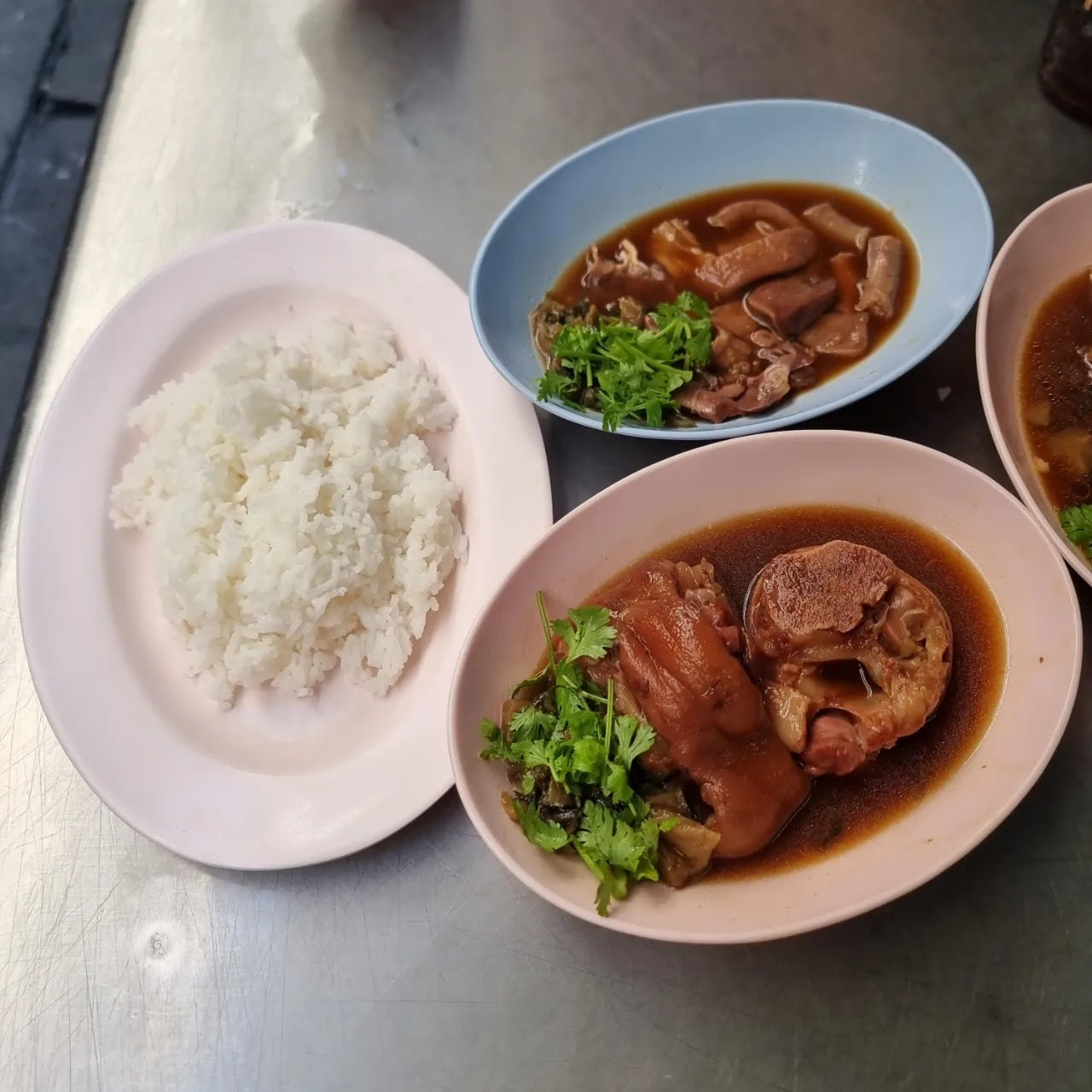 족발덮밥 카오카무