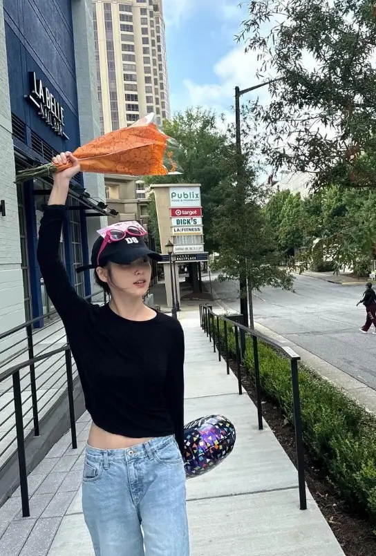 아이유 IU 프로필 갤러리ㅣ노래 음악 mbti 인스타 유튜브