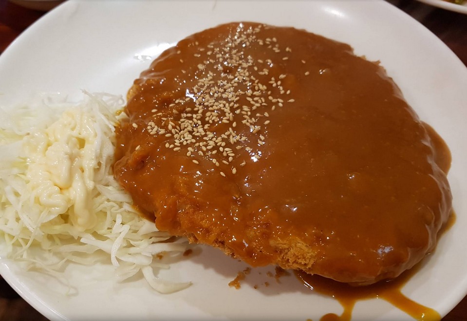 점보돈까스 바삭한 튀김옷과 두툼한 고기의 촉촉한 식감