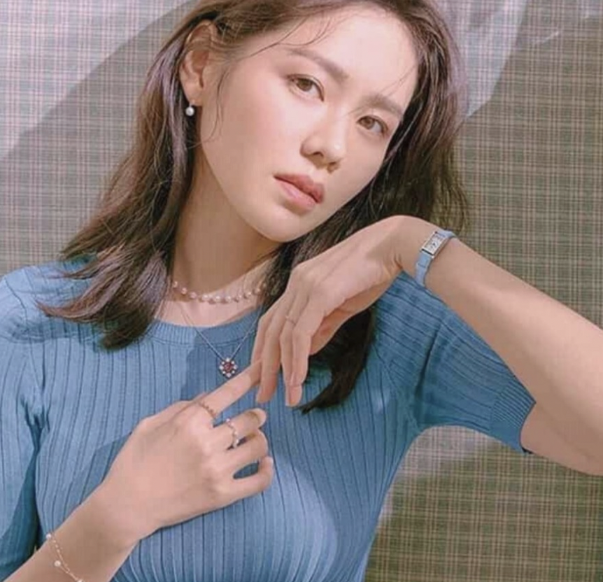 손예진 파랑옷