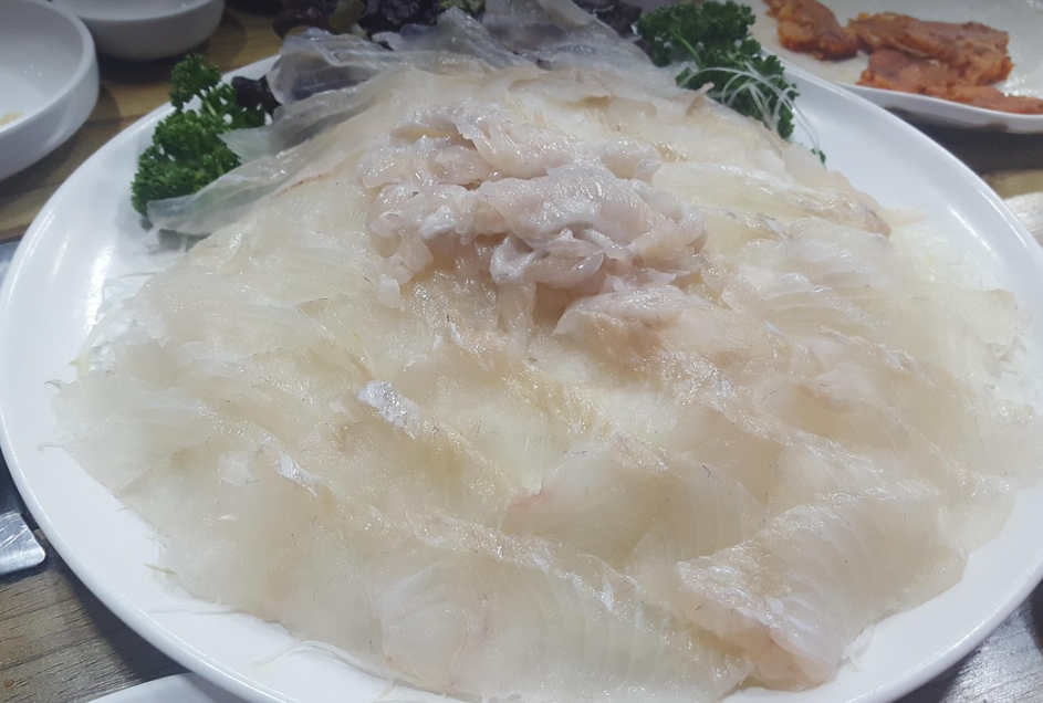 광어 회의 모습