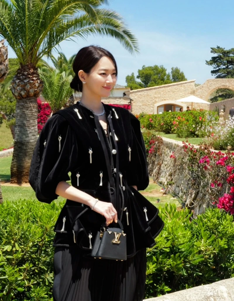 신민아 패션&amp;#44;신민아 스타일링&amp;#44;신민아 ZARA&amp;#44;루이비통 신민아&amp;#44;시퀸 드레스 추천&amp;#44;ZARA 신민아 룩&amp;#44;ZARA 실버 드레스&amp;#44;ZARA 시퀸 드레스&amp;#44;SPA 브랜드 대체템&amp;#44;셀럽 스타일 따라잡기