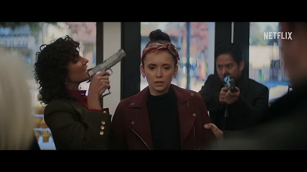 악당에게-위협받는-파커