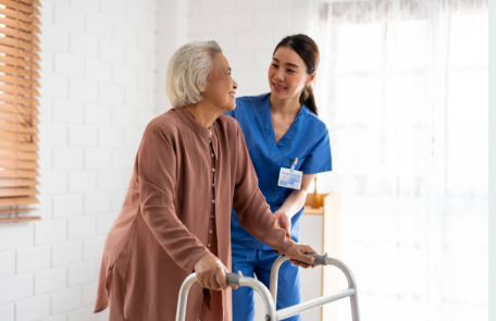 노인돌보는 요양보호사