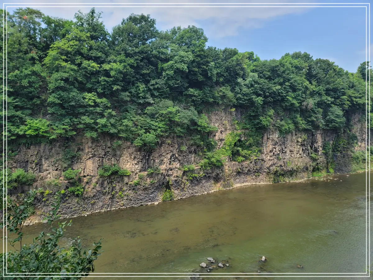 한탄강-주상절리길-동주황벽-쉼터-황벽전경
