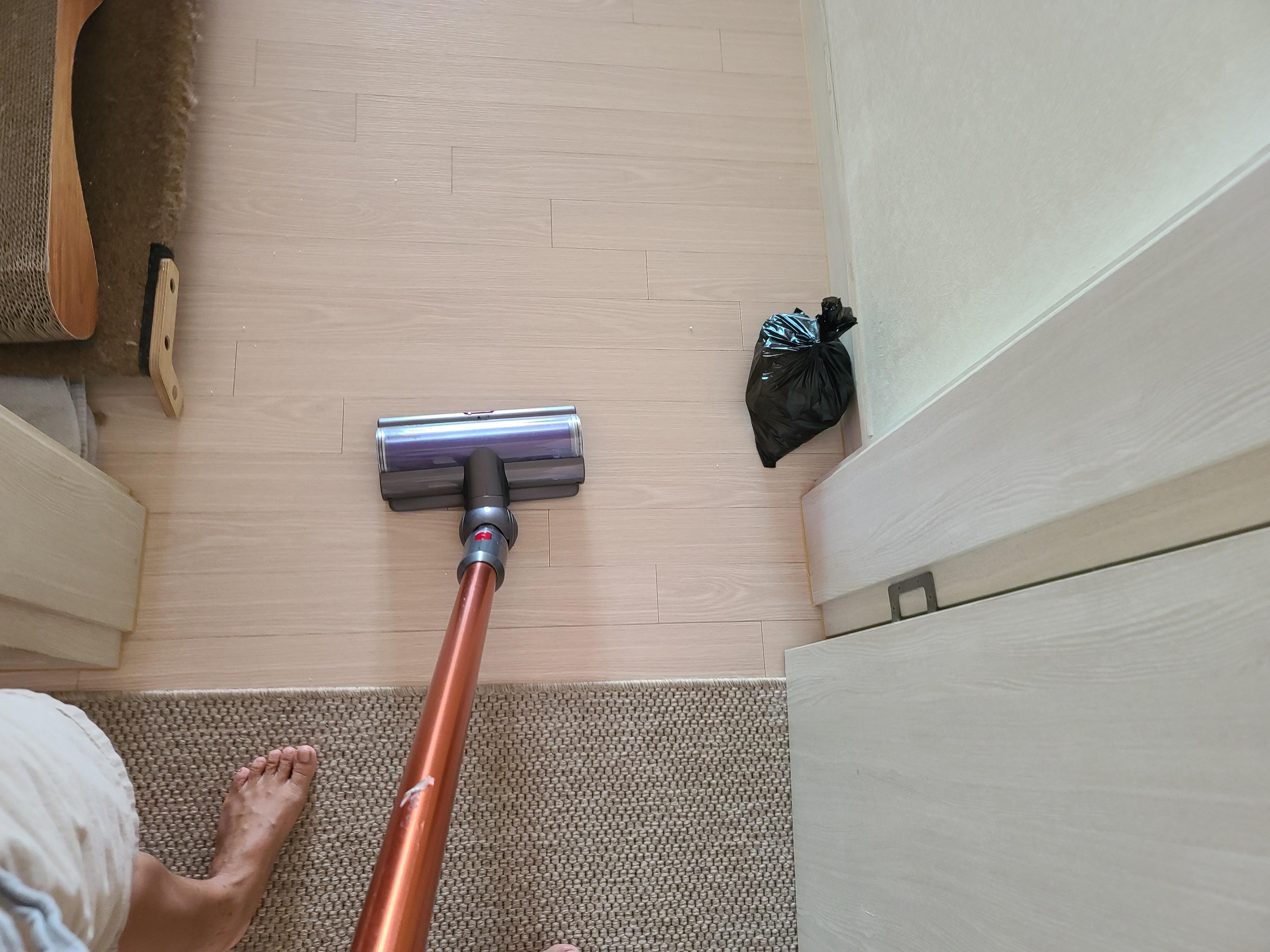 9냥이 집사의 눈뜨면 하는 일들.