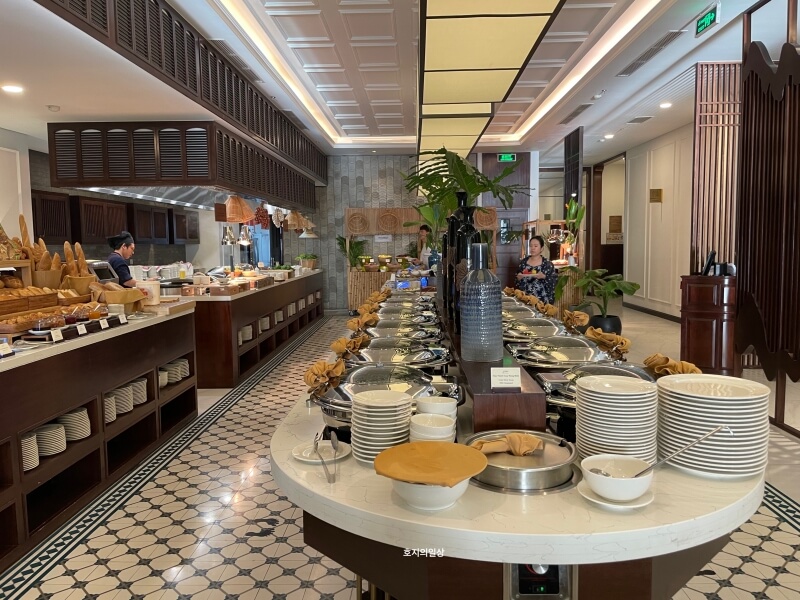 나트랑 포티크 호텔 가성비 조식당 음식 코너