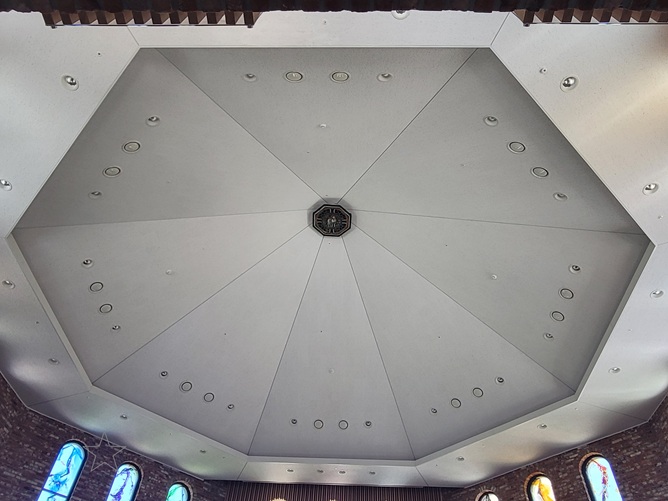 민락동성당 8각형 천장 사진