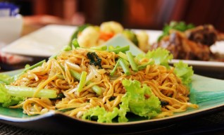 캄보디아식 쌀국수 눔빤촉