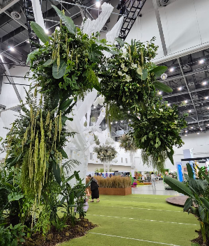 핸드페인팅 업사이클링 – 감성적인 중고 가구 리폼 & DIY