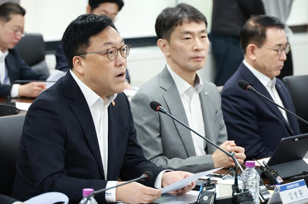 김병환 금융위원장, 금융상황점검회의 통해 자금지원 총력 당부