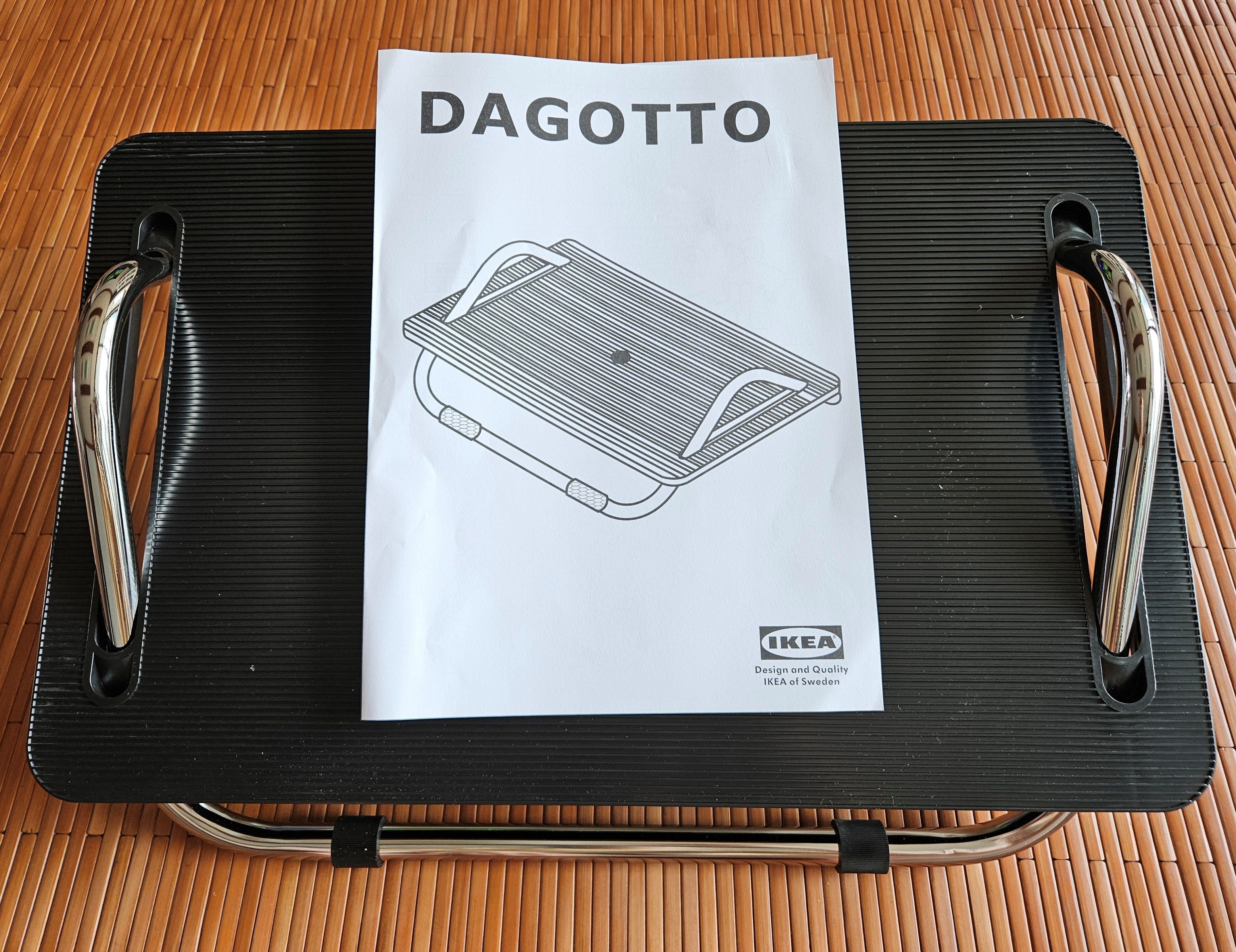 이케아-발판-위에-올려있는-다고토-설명서