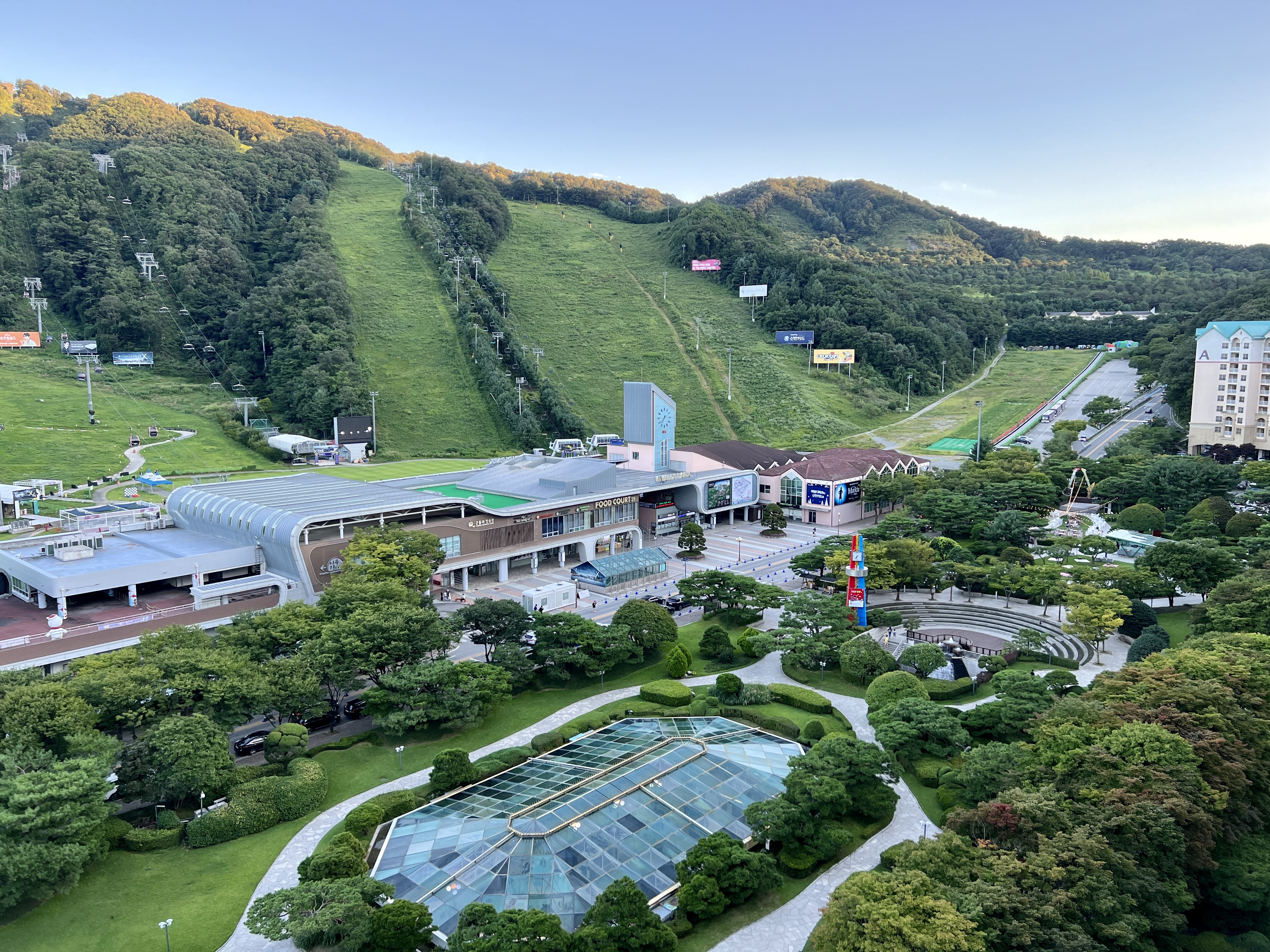 겨울이면 스키장으로 변신할 뷰