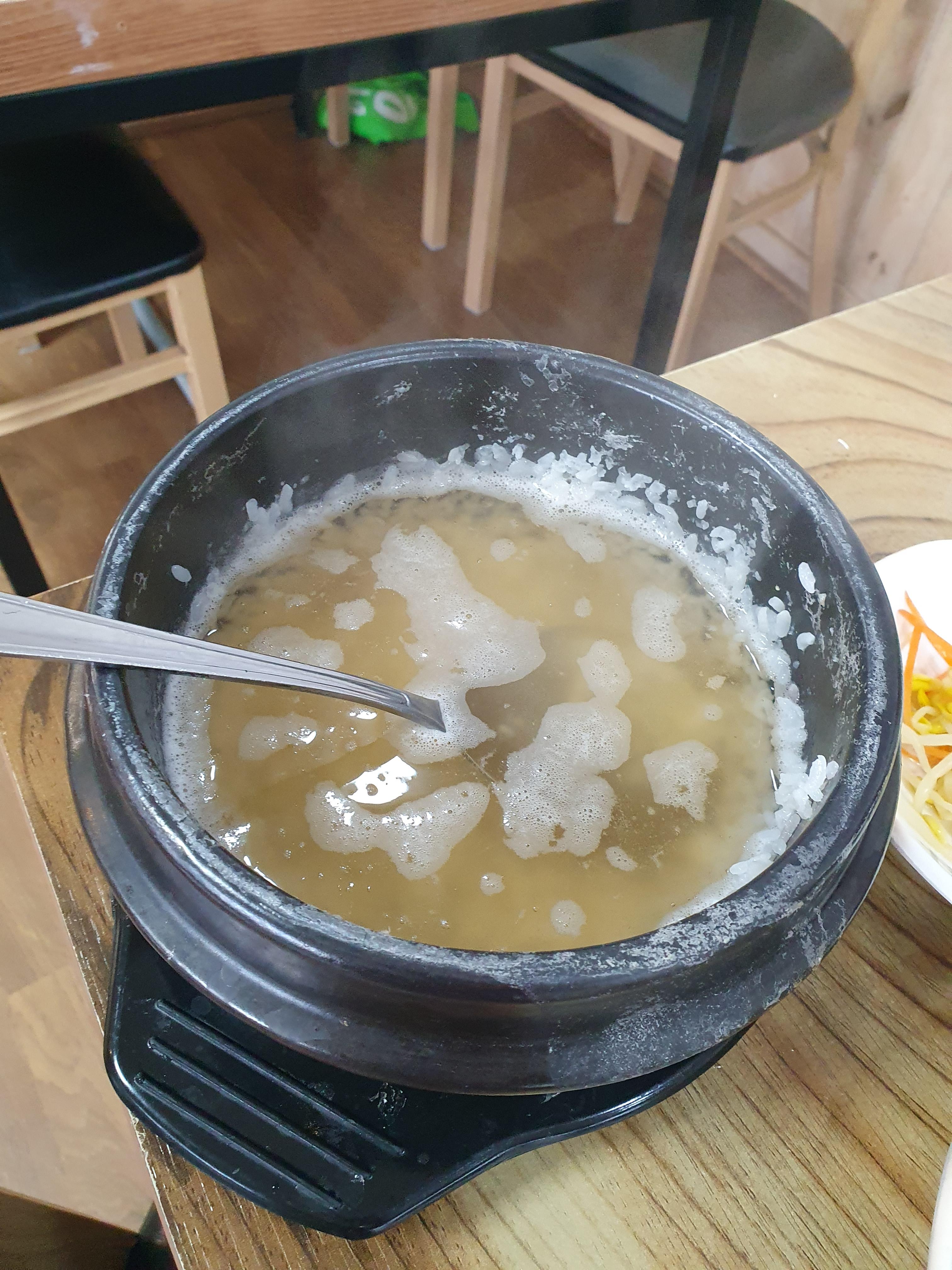 관저동 김치찌개 맛집 박정순 생갈비 김치 찌개 먹고나서 누룽지 먹으면 입안은 개운, 속은 따끈하니 좋습니다. ^^