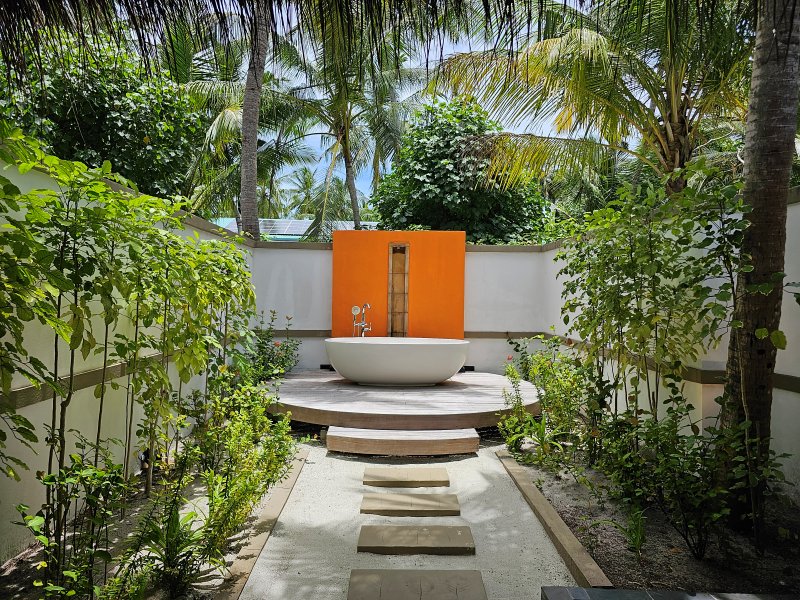 몰디브 앙사나 벨라바루 디럭스 비치프론트 풀 빌라의 프라이빗한 야외 욕조