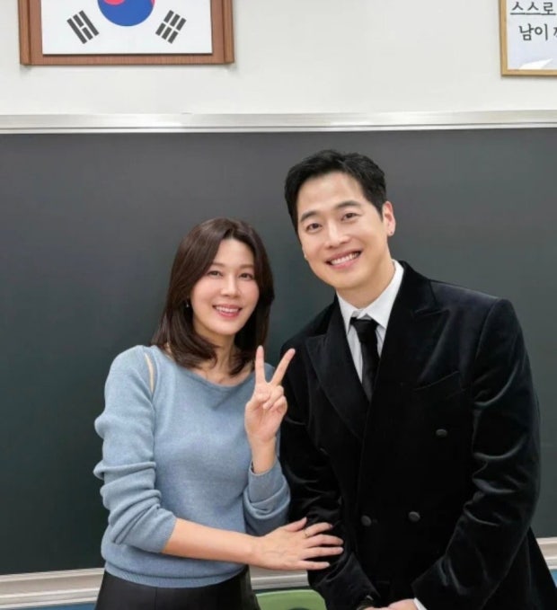 24년이 지난 로망스 두 주인공 사진