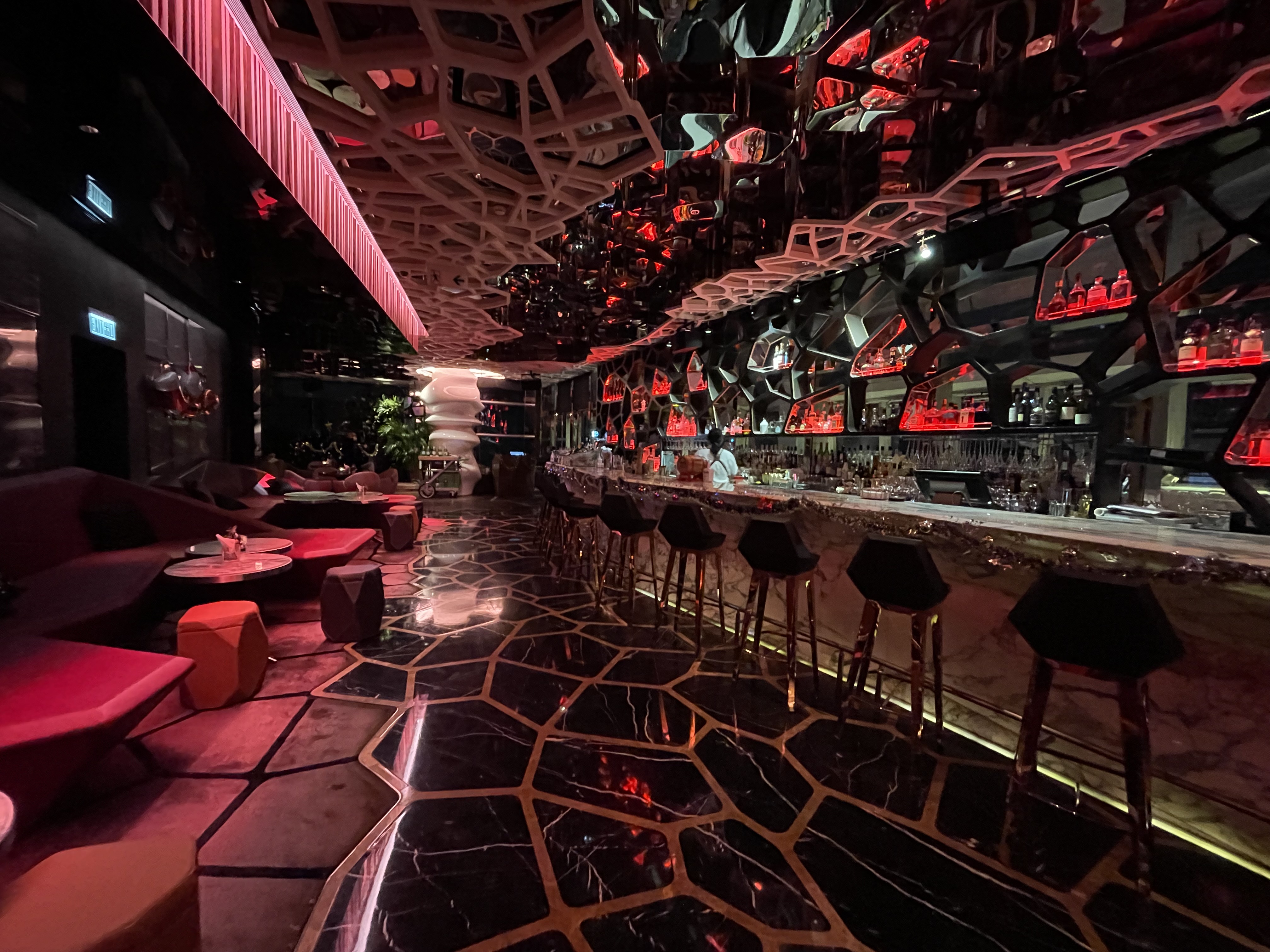 OZONE Bar 실내