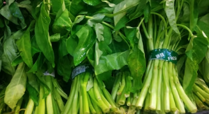 식어도 맛있는 피크닉 도시락 메뉴, 두릅 베이컨 말이와 특제 소스