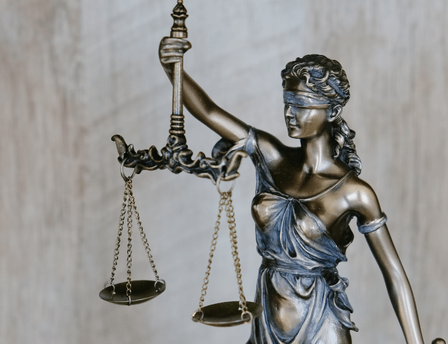 법률적 규제 준수